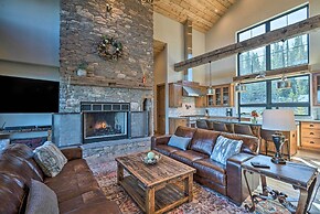 Luxury Ski-in/out Getaway w/ Hot Tub & Views!
