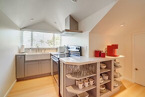 Victorian Carpinteria Apartment < 1 Mi to Beach!