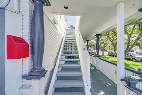 Victorian Carpinteria Apartment < 1 Mi to Beach!