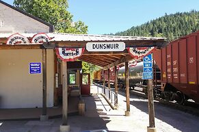 Dunsmuir Apartment ~ 17 Mi to Mt Shasta Ski Park!
