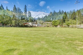 Dunsmuir Apartment ~ 17 Mi to Mt Shasta Ski Park!