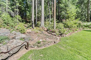 Dunsmuir Apartment ~ 17 Mi to Mt Shasta Ski Park!