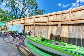 Dunsmuir Apartment ~ 17 Mi to Mt Shasta Ski Park!