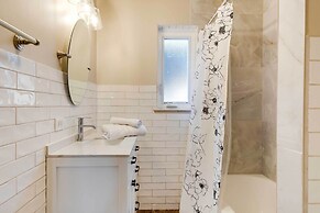 3 Mi to Denver Zoo: Cherry Creek Duplex!