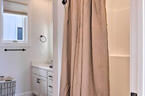 Traverse City Townhome: Walk to Beach!