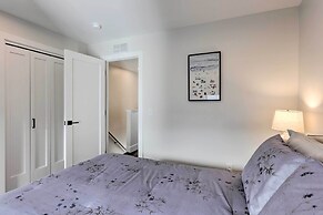 Traverse City Townhome: Walk to Beach!