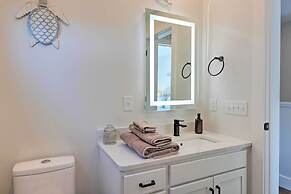 Traverse City Townhome: Walk to Beach!