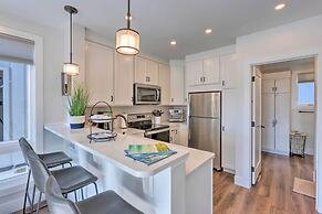 Traverse City Townhome: Walk to Beach!