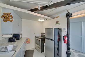 Patio & Views: Eccentric Desert Hot Springs Home