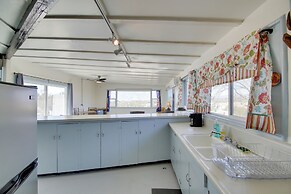 Patio & Views: Eccentric Desert Hot Springs Home