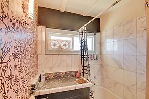 Patio & Views: Eccentric Desert Hot Springs Home