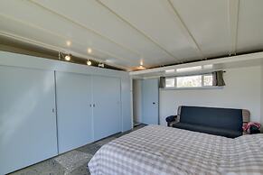 Patio & Views: Eccentric Desert Hot Springs Home