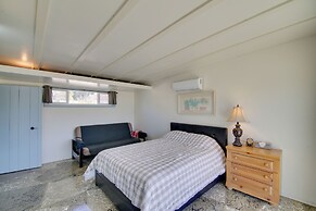 Patio & Views: Eccentric Desert Hot Springs Home