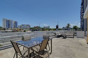 Private Heated Pool: Walk to Isla Verde Beach