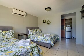 Private Heated Pool: Walk to Isla Verde Beach