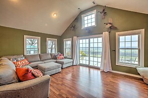 Riverfront Arkansas Retreat Near Fishing & Hiking!