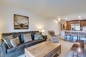 Beautiful Breck Townhome w/ Pool: 1 Mi to Main St!