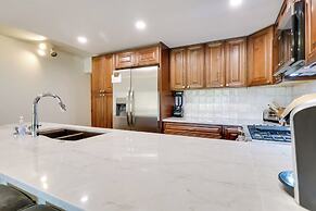 Beautiful Breck Townhome w/ Pool: 1 Mi to Main St!