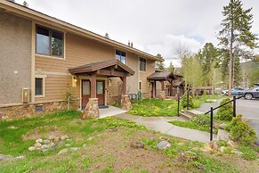 Beautiful Breck Townhome w/ Pool: 1 Mi to Main St!
