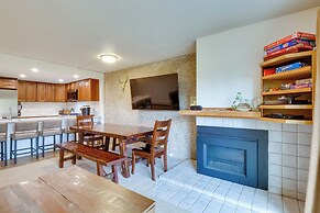 Beautiful Breck Townhome w/ Pool: 1 Mi to Main St!