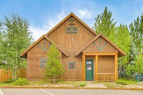 Walk to Main St & Marina: Grand Lake Cabin!