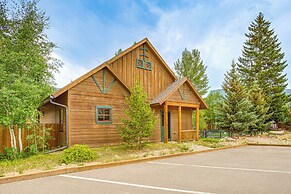 Walk to Main St & Marina: Grand Lake Cabin!