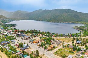 Walk to Main St & Marina: Grand Lake Cabin!