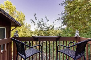 Cozy Cabin w/ Mountain Views Near Skylift Park!