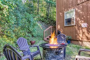 Cozy Cabin w/ Mountain Views Near Skylift Park!