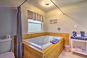 Cozy Cabin w/ Mountain Views Near Skylift Park!