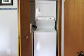 Cozy Cabin w/ Mountain Views Near Skylift Park!