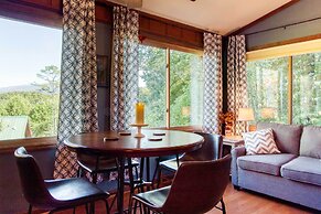 Cozy Cabin w/ Mountain Views Near Skylift Park!