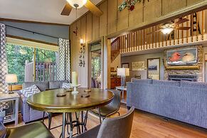 Cozy Cabin w/ Mountain Views Near Skylift Park!