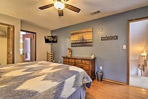 Cozy Cabin w/ Mountain Views Near Skylift Park!