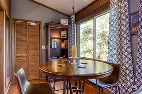 Cozy Cabin w/ Mountain Views Near Skylift Park!