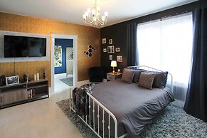 Stunning Alabama Studio ~ 2 Mi to Dtwn Mobile!