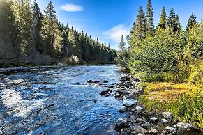 Rustic Riverfront Truckee Cabin w/ Gas Grill!