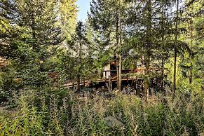 Rustic Riverfront Truckee Cabin w/ Gas Grill!