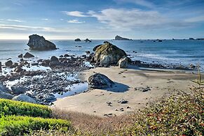 Unique Dog-friendly Log Cabin: Short Walk to Ocean