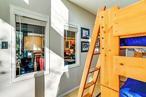 < 1 Mi to Dtwn: Creekside Frisco Home w/ Fire Pit