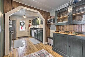 Charming Sutton Cottage: Walk to Lake & Farm!