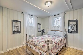 Charming Sutton Cottage: Walk to Lake & Farm!