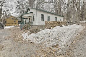 Charming Sutton Cottage: Walk to Lake & Farm!