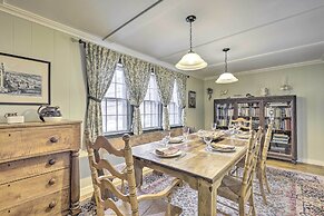 Charming Sutton Cottage: Walk to Lake & Farm!