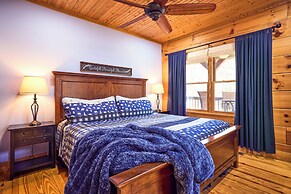 'peaceful Getaway' Penrose Cabin w/ Hot Tub & Pond