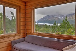 Cabin w/ Glacier Views: Walk to Matanuska River!