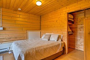 Cabin w/ Glacier Views: Walk to Matanuska River!