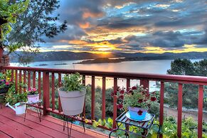 Spacious Kelseyville Home w/ Large Lakefront Deck!
