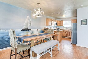 Surfside Beach Getaway: Walk to Shore & Dining