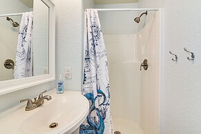 Surfside Beach Getaway: Walk to Shore & Dining